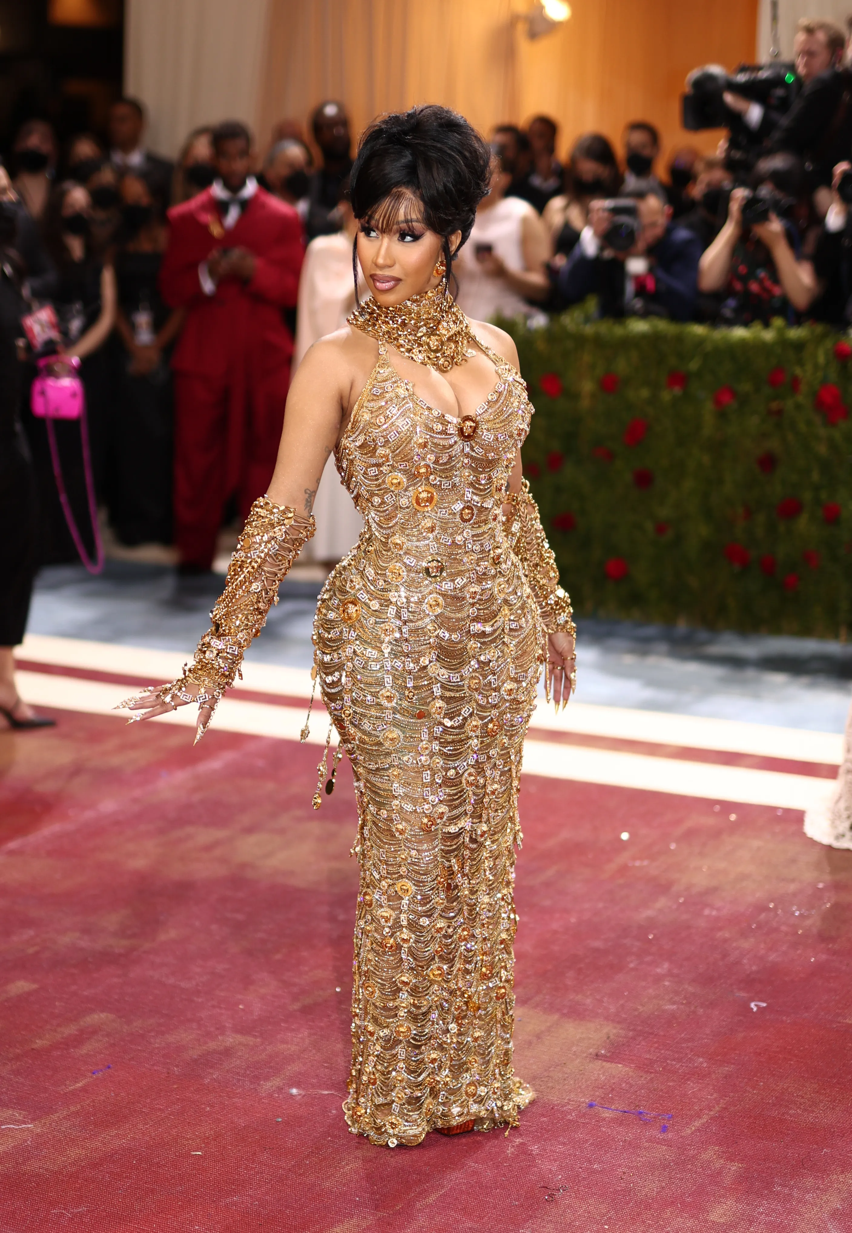 Cardi B in Versace Chain Gown at the 2022 Met Gala: Details, Photos – WWD
