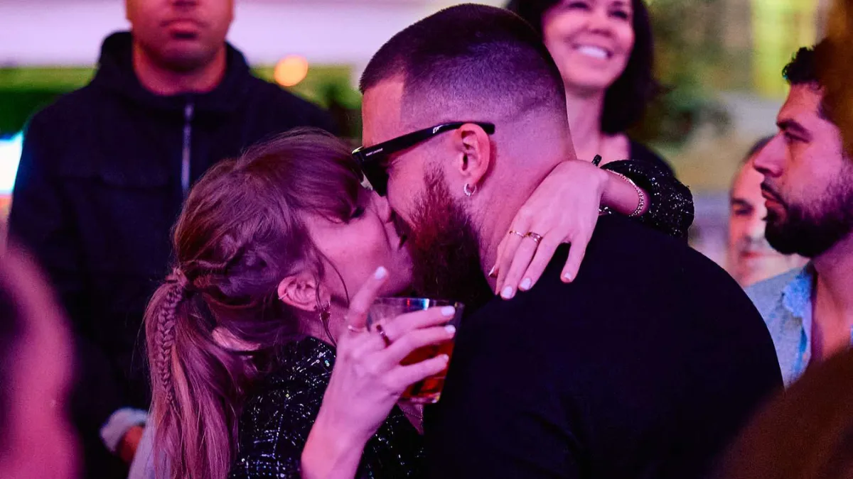 Taylor Swift Clubbing