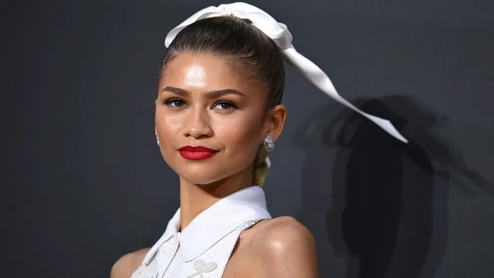 Zendaya Co-Stars Kiss