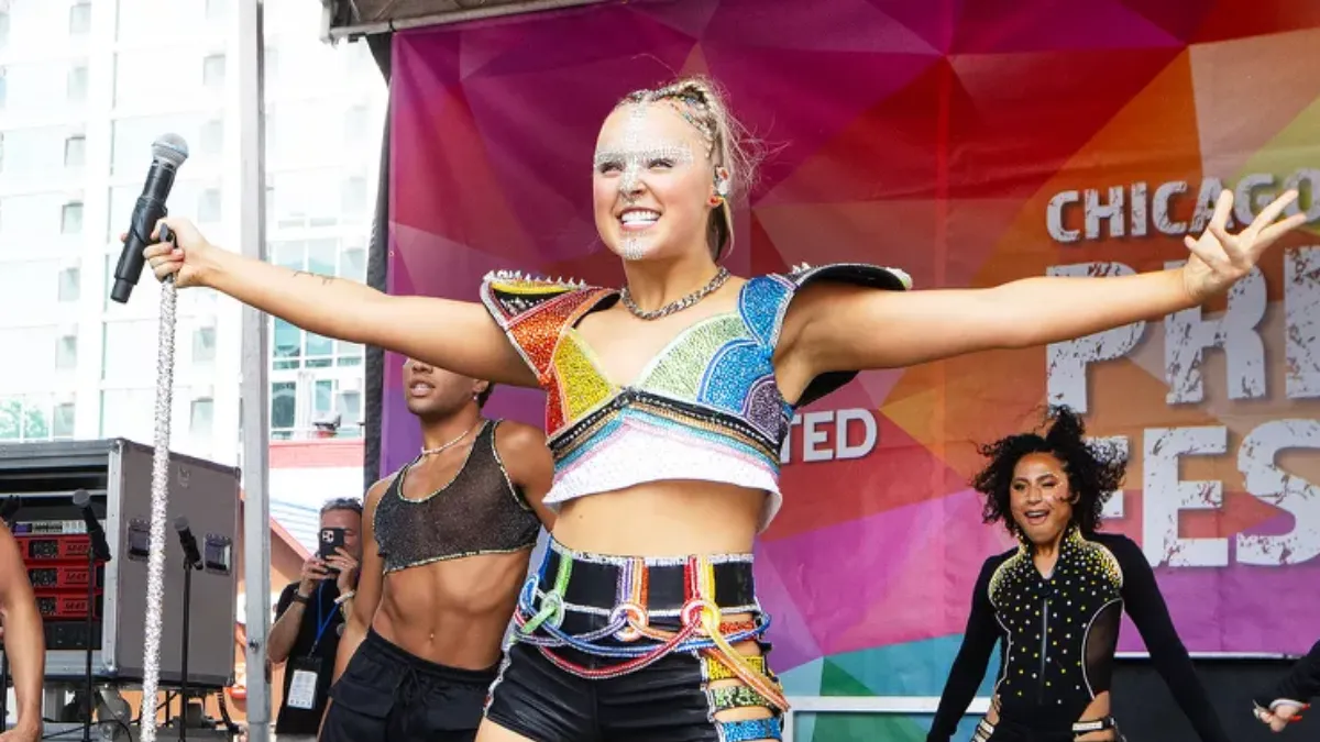 JoJo Siwa Chicago Pride Fest 