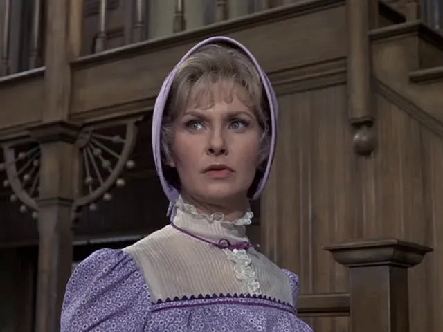 A Big Hand for the Little Lady