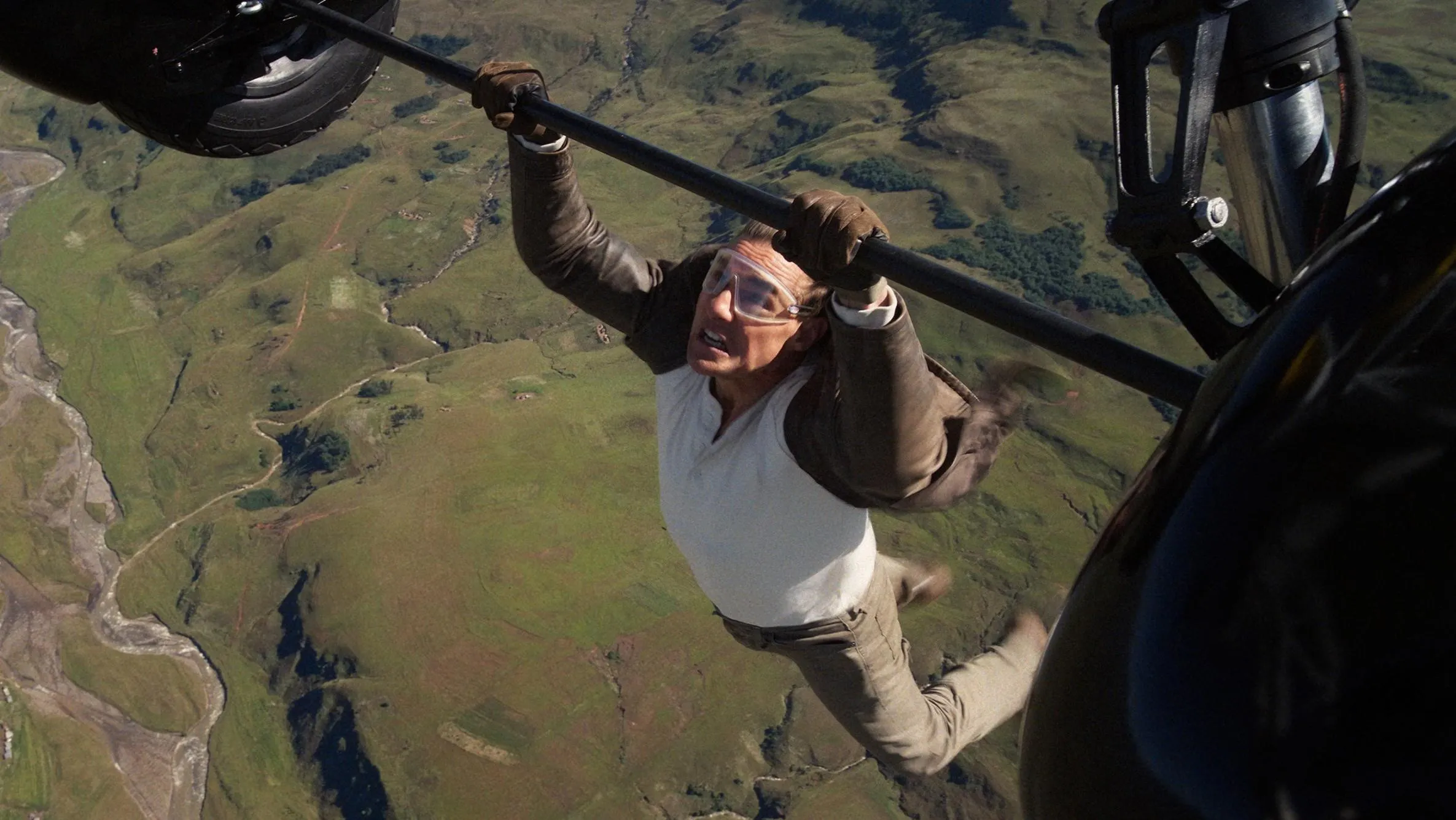 Tom Cruise Earns Guinness World Record For 'Mission: Impossible' Stunt