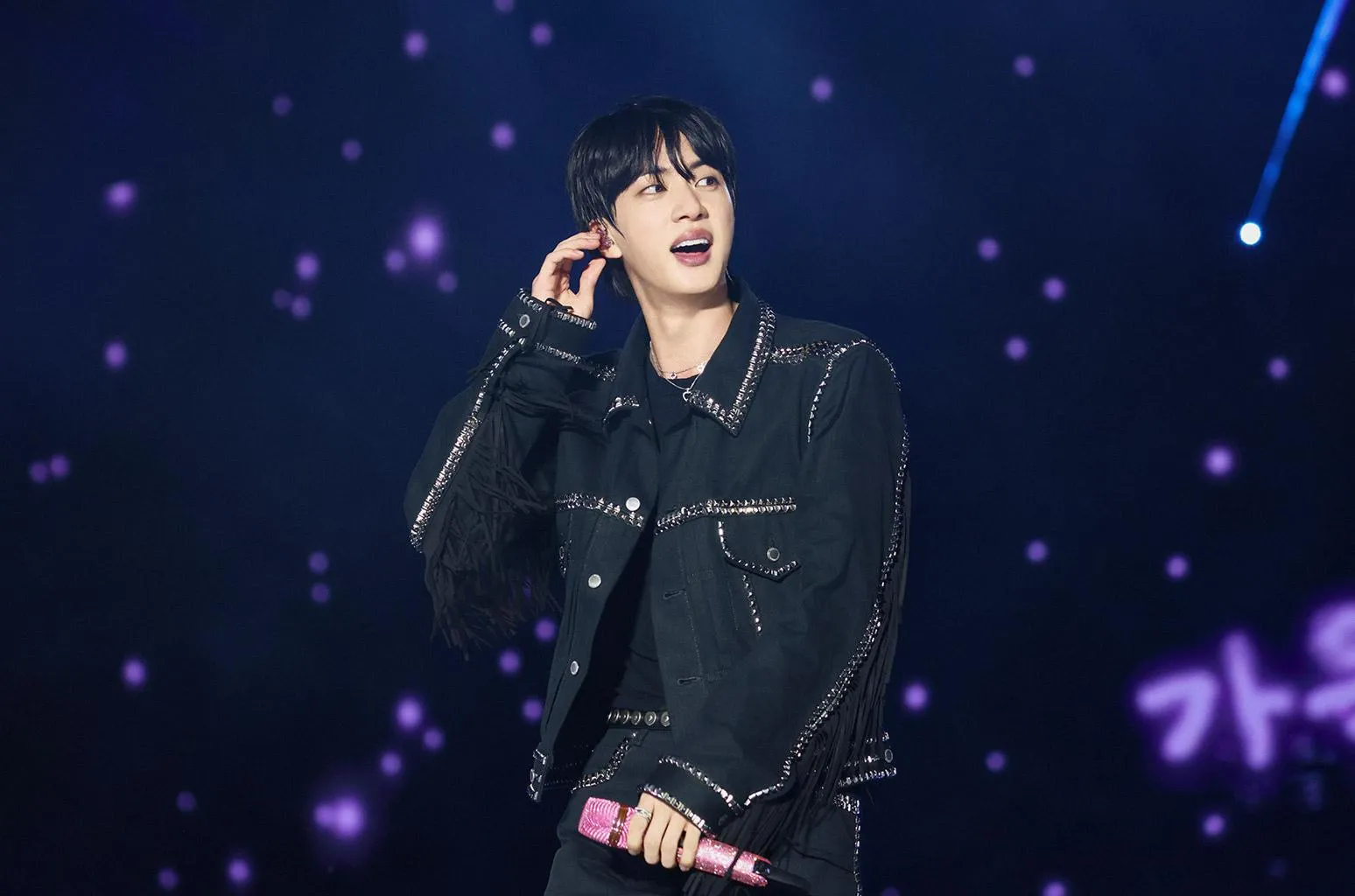 BTS Jin Breaks Records, Sells Out American Airlines Center Show In Dallas -  ZAPZEE - Premier Korean Entertainment Magazine