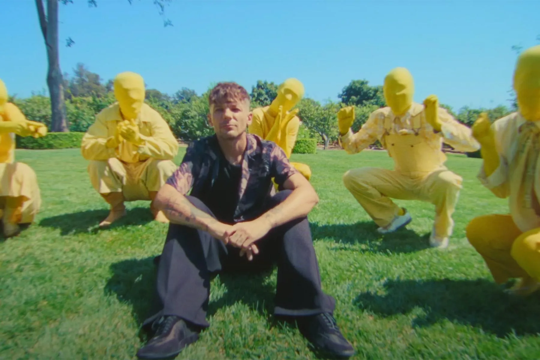 Louis Tomlinson Debuts His 'Lemonade' Music Video
