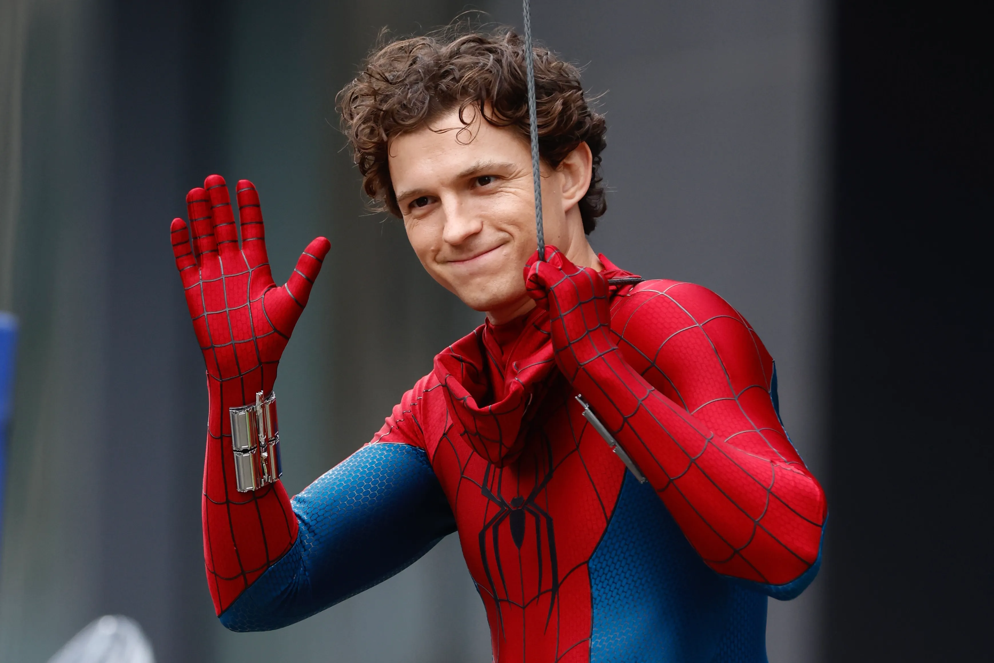 Tom Holland gives behind-the-scenes look at Spiderman Glasgow set & says  it's 'really exciting' to share with fans | The Scottish Sun