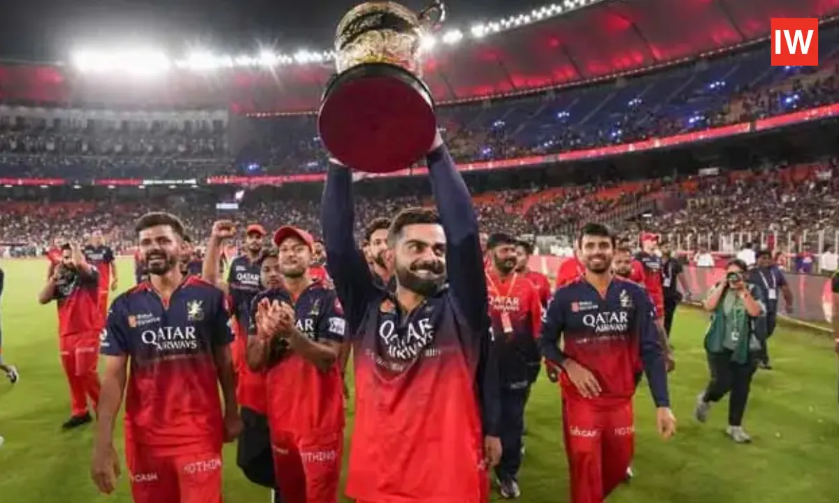 Virat-Kohli-Checks-IPL-Trophy's-Secrets,-Video-Goes-Viral