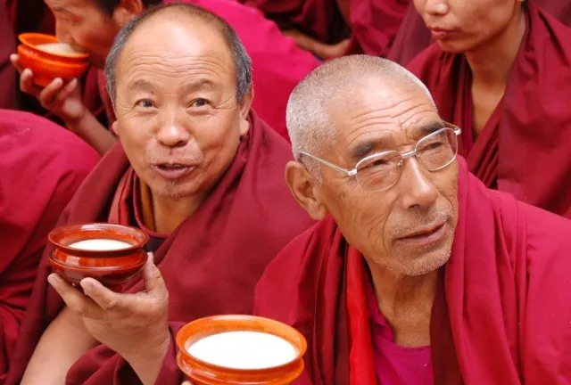 drinking-butter-tea 