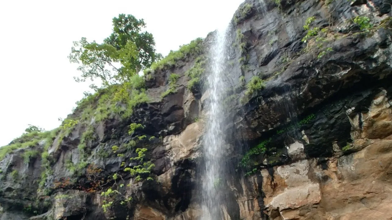 6 bhandardara waterfall