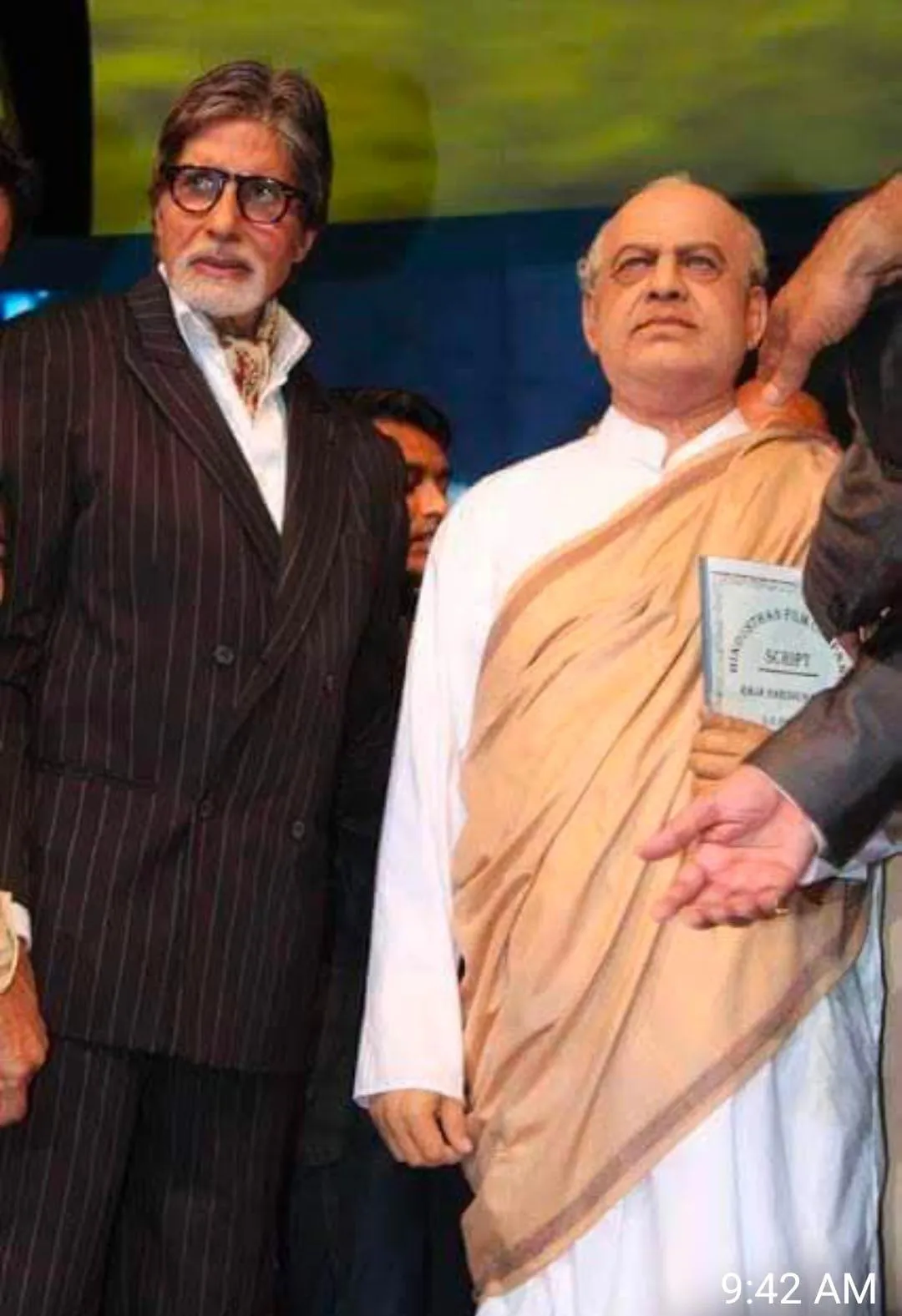 Amitabh Bachchan with wax-statue of Dadasaheb Phalke at their Awards event 2012