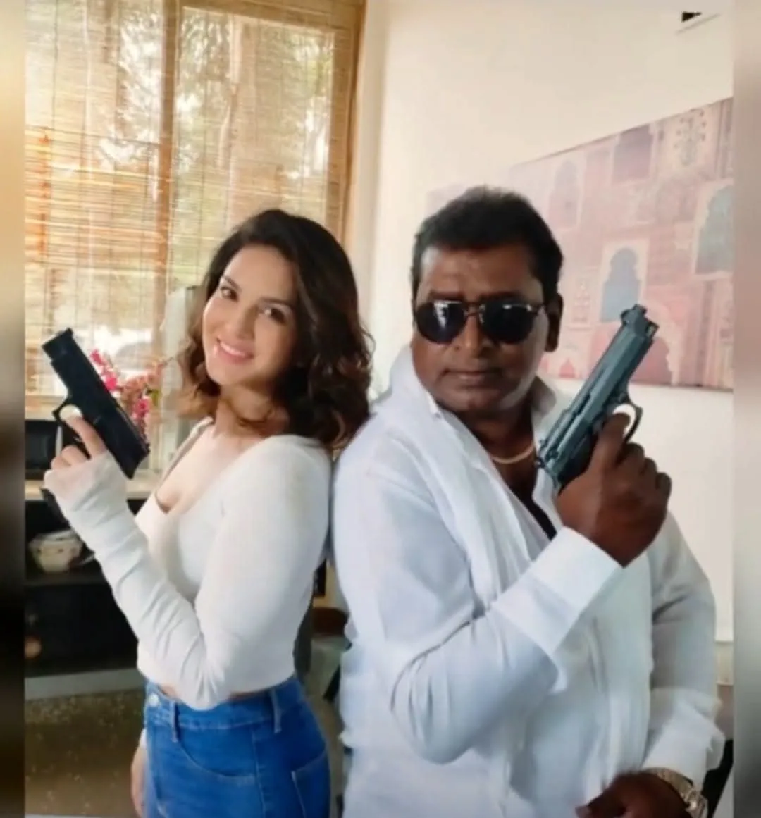 Moses Fernandes sunny leone