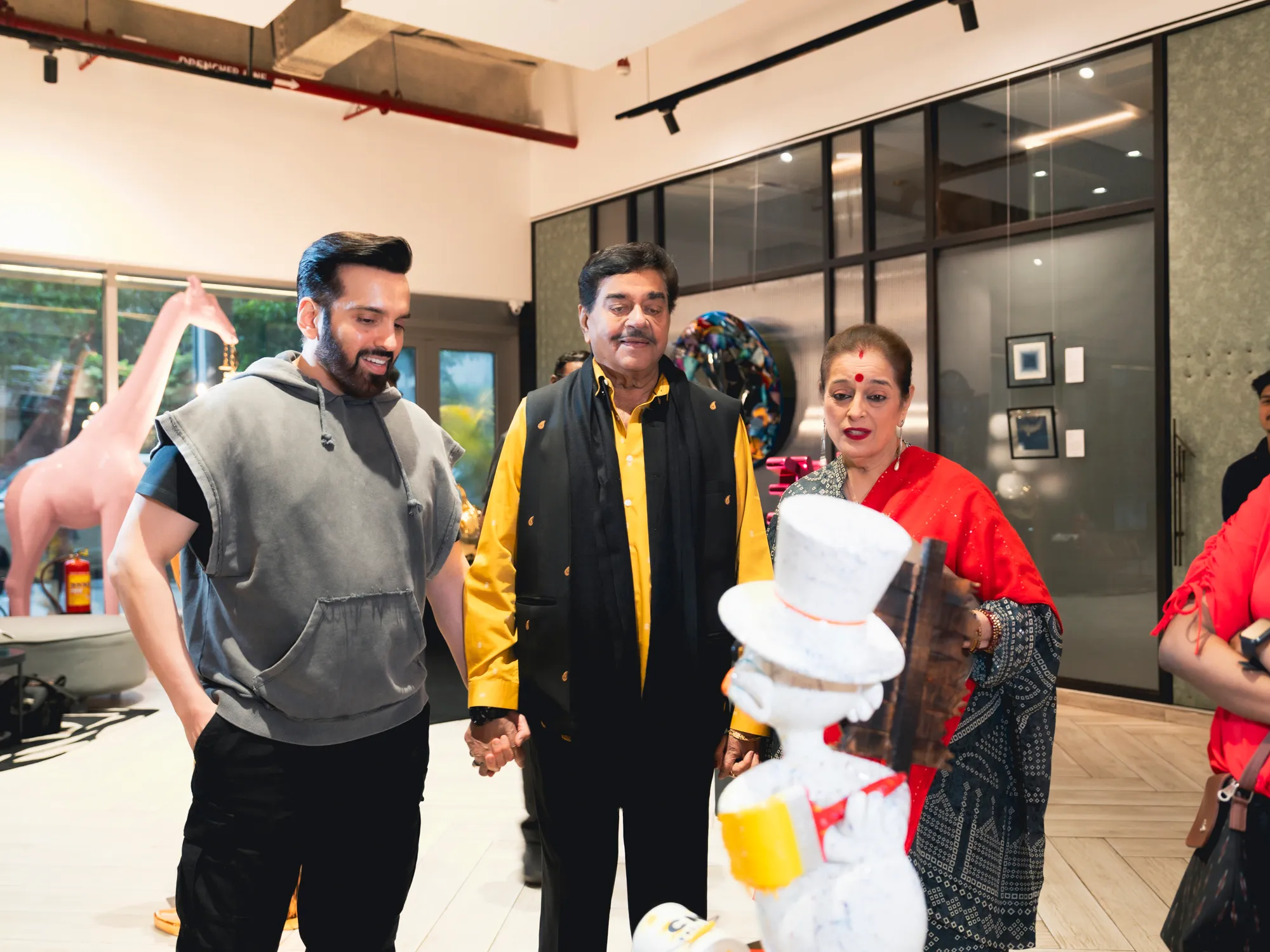 Shatrughan Sinha makes a swag entry at Luv and Kush Sinha House of Creativity x Designera Art Show