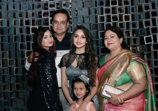 ashi singh parents