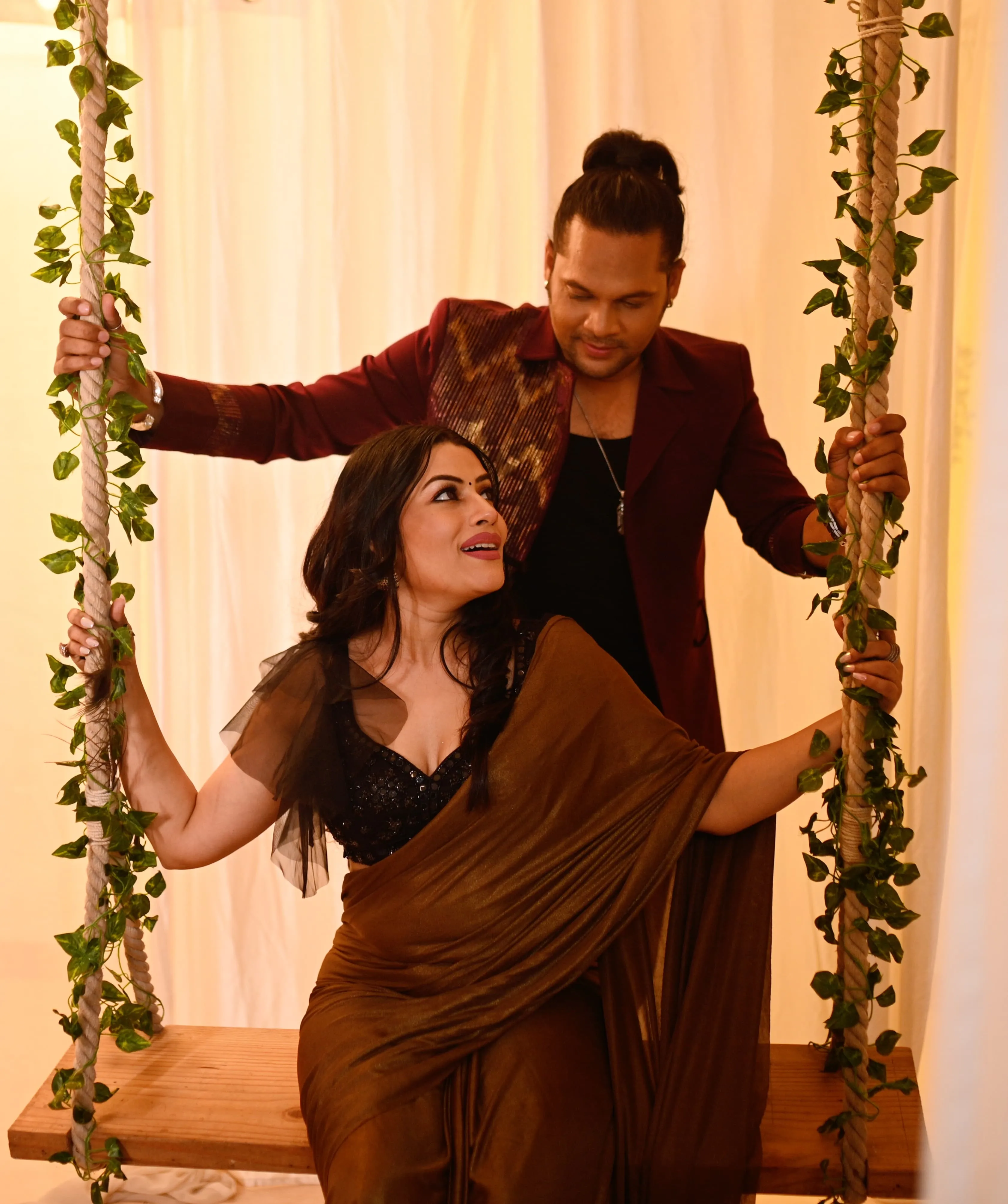 Singer Prakash Tiwari Madhur who has done 2500 stage shows has given playback for the first time for the Hindi film Bombay