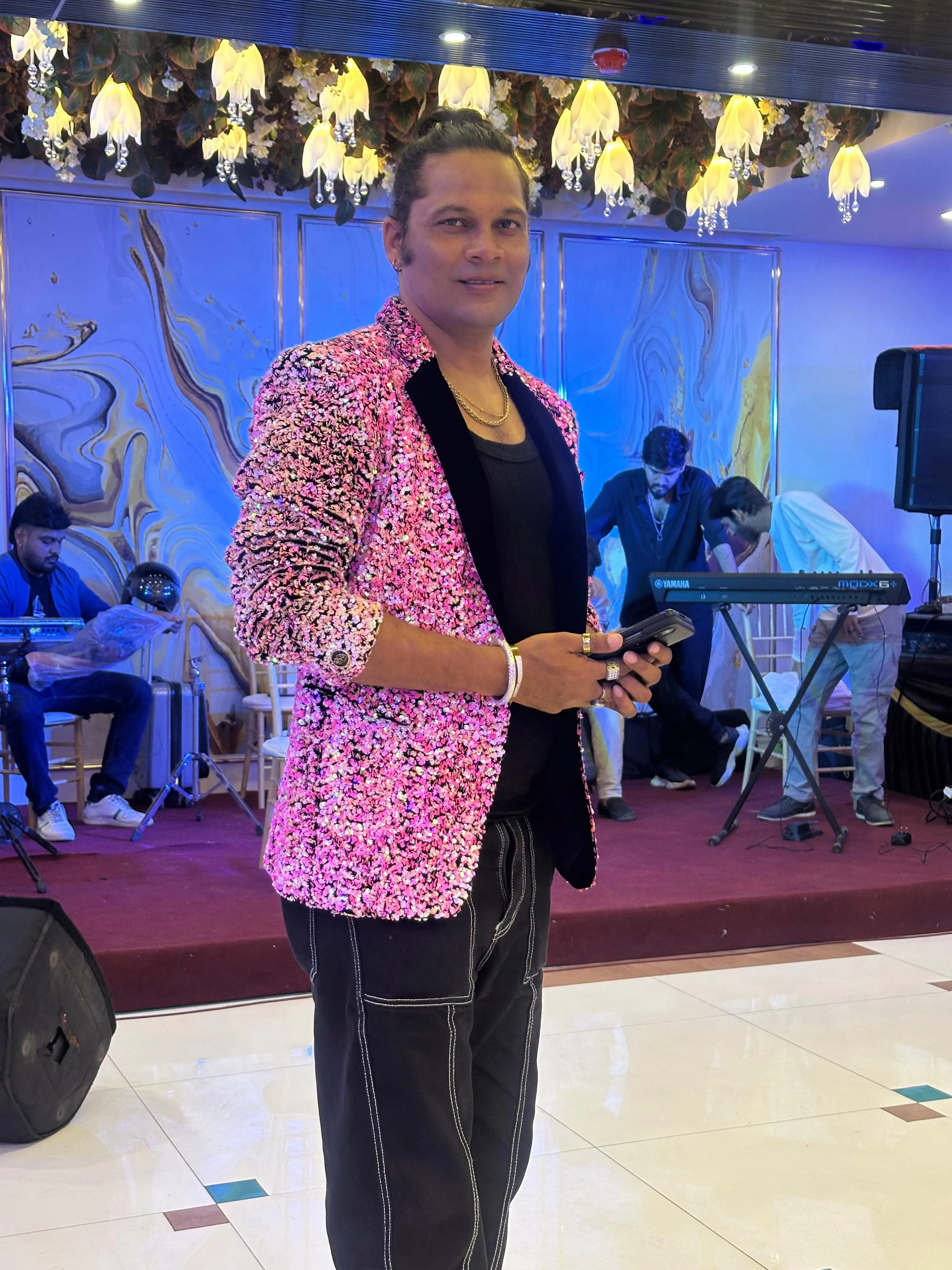 Singer Prakash Tiwari Madhur who has done 2500 stage shows has given playback for the first time for the Hindi film Bombay