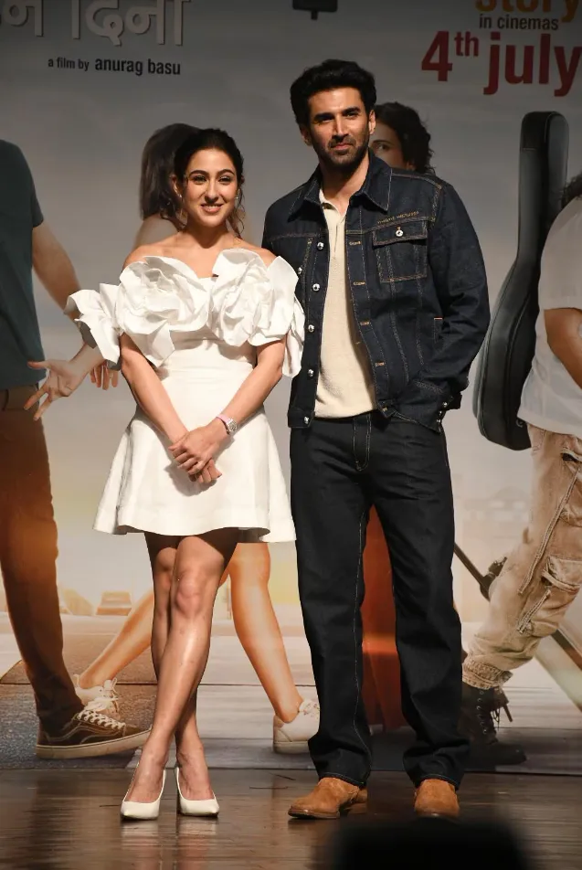 While Sara Ali Khan looked dainty in an off-shoulder white dress, Aditya Roy Kapur was in his casual best. (Image Viral Bhayani)