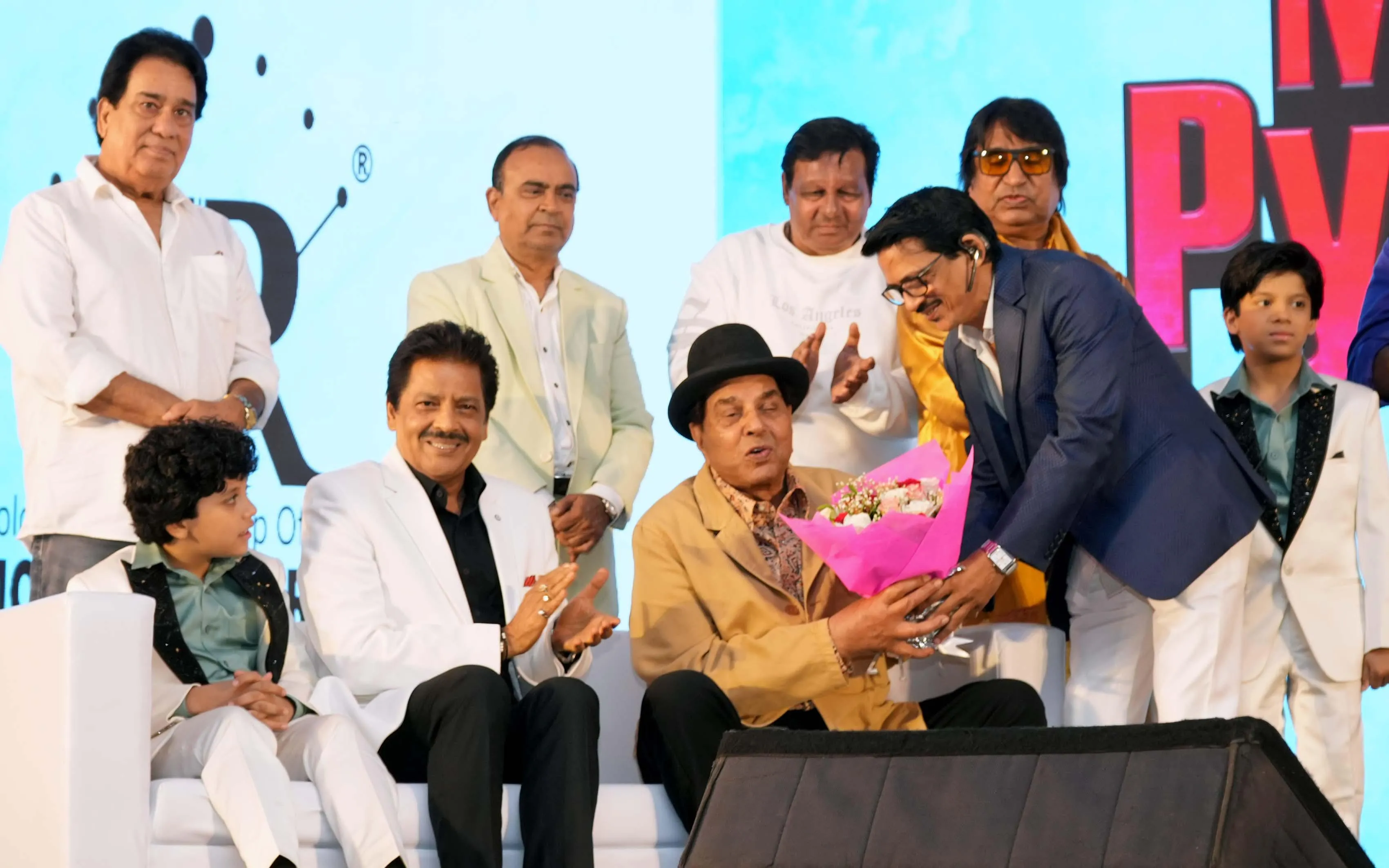 Mohan baggad,Yogesh Lakhani,keerti kadam,dilip sen,charles,martin,udit narayan,dharmendra & ronnie rodrigues