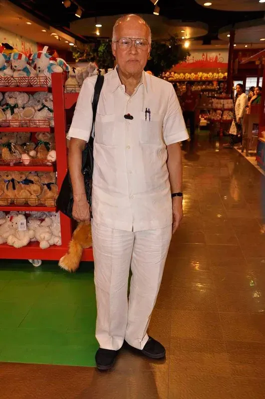 Two good people Rajkumar Barjatya and Mushir Alam died on the same day