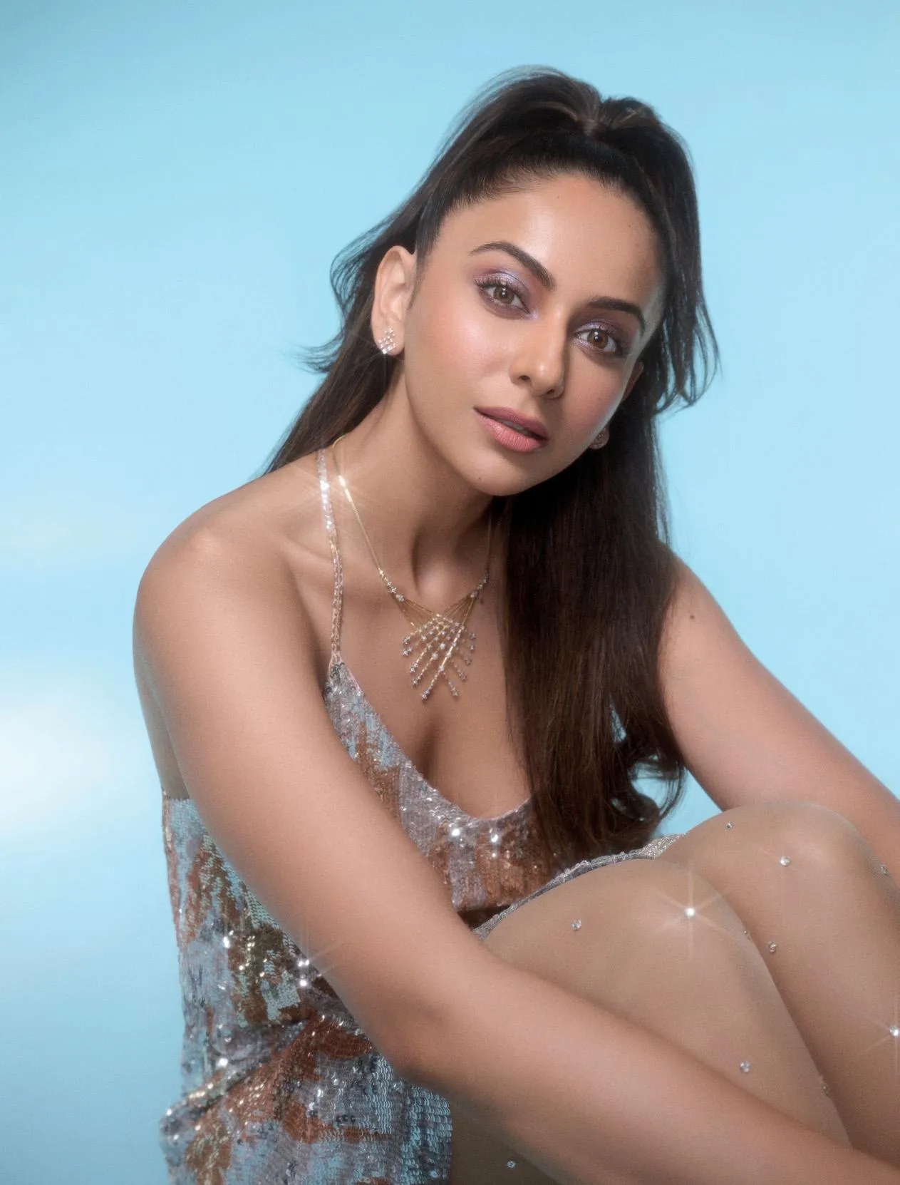 RAKUL PREET SINGH TAKING THE ROAD LESS TRAVELLED | Elle India - fashion -  Read this story on Magzter.com
