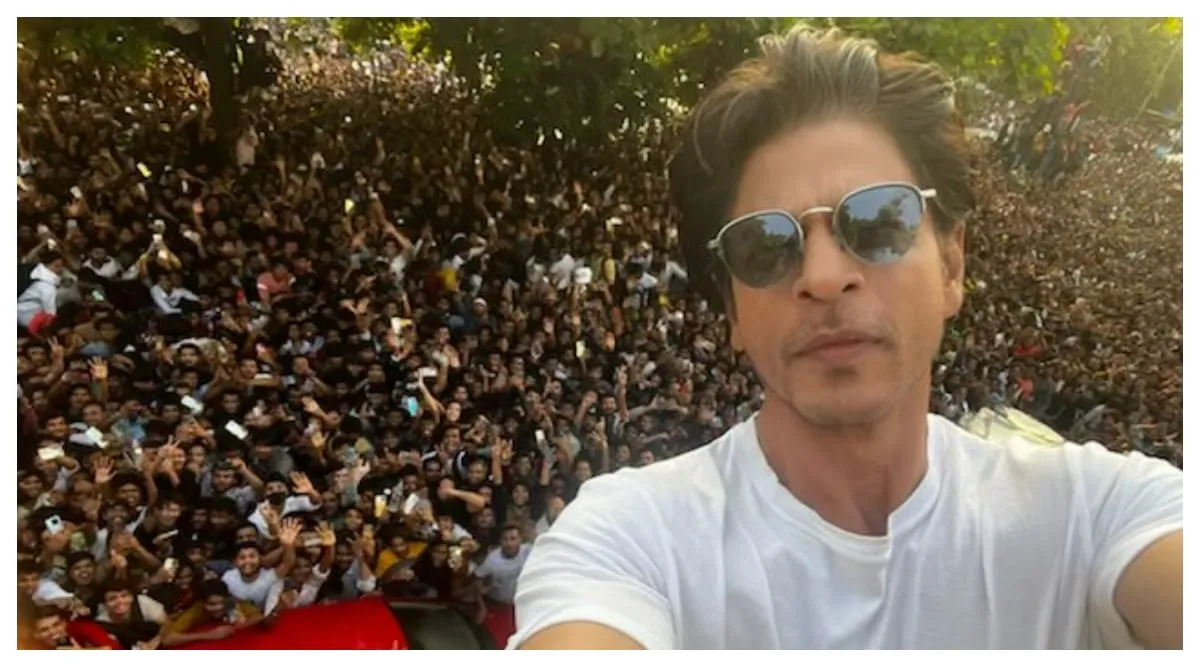 Shah Rukh Khan Birthday Live Updates: SRK greets fans outside Mannat,  Suhana Khan wishes her 'bestest friend' | Bollywood News - The Indian  Express