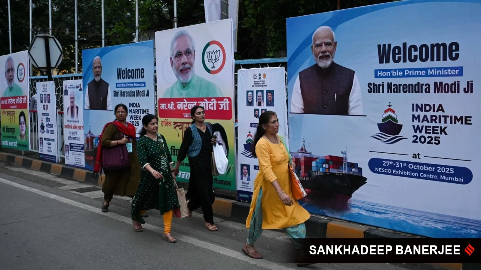 PM Narendra Modi arrives at India Maritime Week 2025 at Mumbai. Meets and  interacts with foreign delegates representing 85 countries | Mumbai News -  The Indian Express