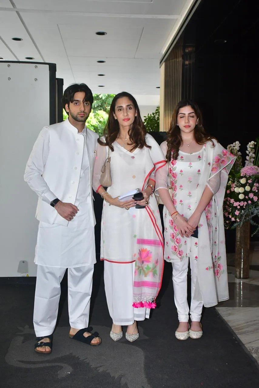 Zarine Khan prayer meet