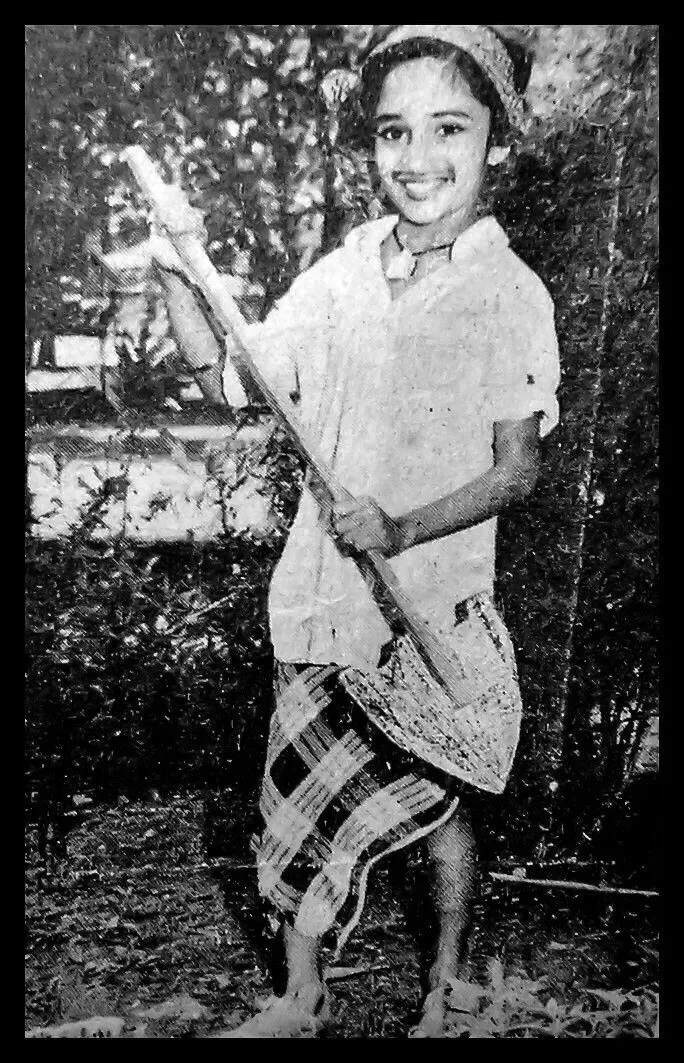 Childhood pic of Madhuri dixit