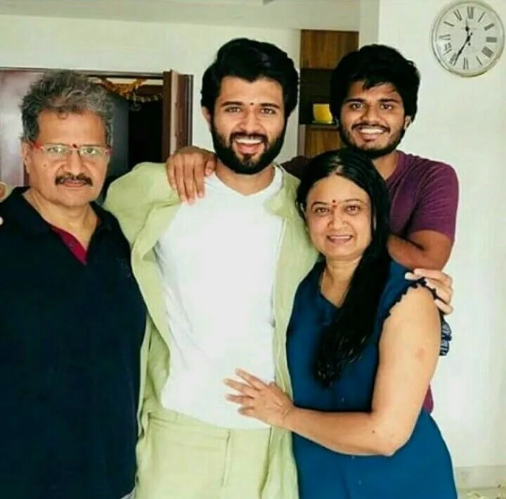 Vijay devarakonda and his family
