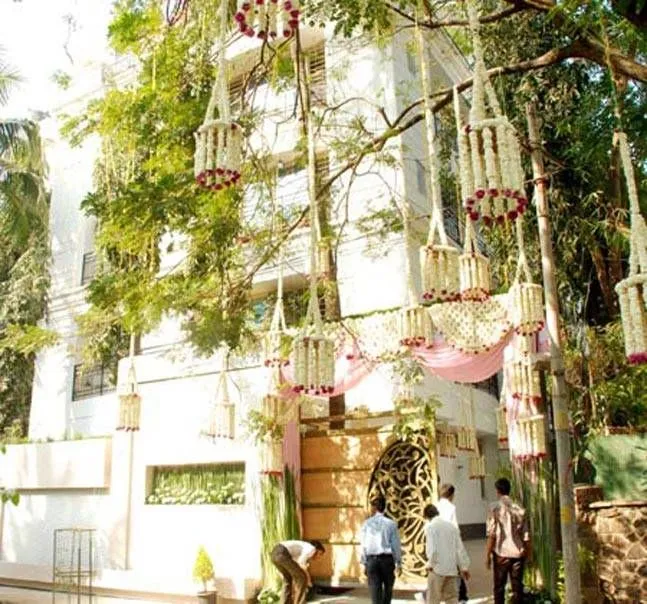 Hema Malini: The Dream Girl's bungalow in Juhu is a lovely green patch in  the heart of city, and it has been designed by the creative honchos of ZZ  Architects. She also