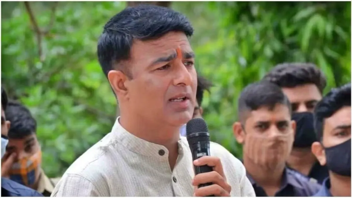 शाहरुख खान देश का गद्दार, ऐसे लोगों को भारत में रहने का हक नहीं', मेरठ में  बोले BJP नेता संगीत सोम - sangeet Som shahrukh khan gaddar allegation lclcn  - AajTak