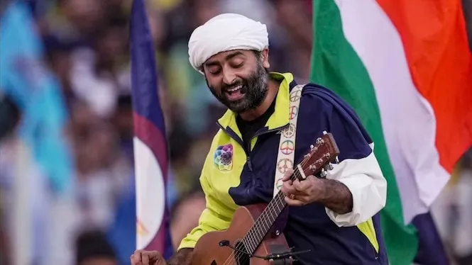 अरिजीत सिंह ने क्यों छोड़ी प्लेबैक सिंगिंग, ब्रेक के बाद करेंगे कमबैक?  करीबी ने बताई वजह - arijit singh quits playback singing reason revealed  become film director tmovb - AajTak