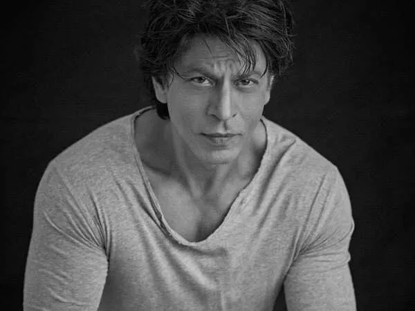Shah Rukh Khan steals our hearts yet again with his latest picture |  Filmfare.com