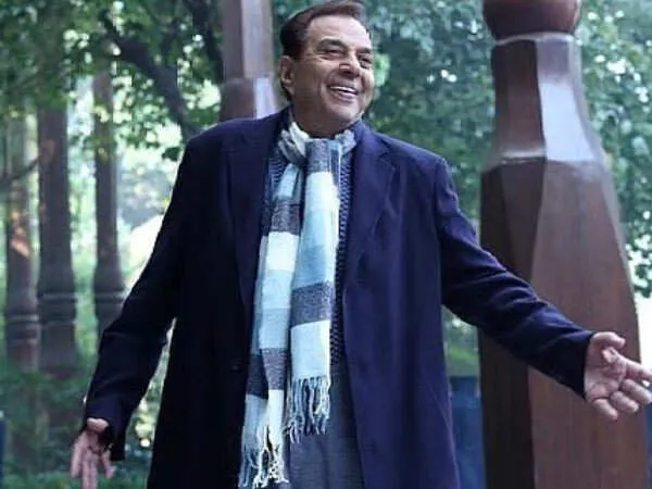 Veteran actor Dharmendra is doing much better as he recovers at home |  Filmfare.com