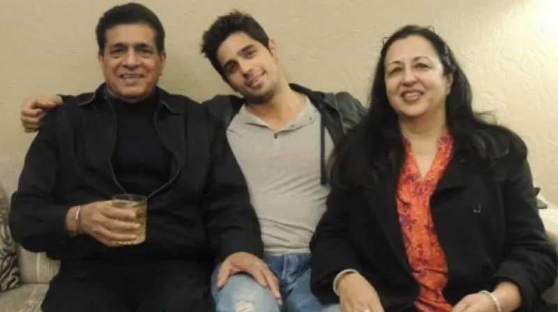 Why Sidharth Malhotra's mother tried to snatch away his jeans from him  during college | Why Sidharth Malhotra's mother tried to snatch away his  jeans from him during college