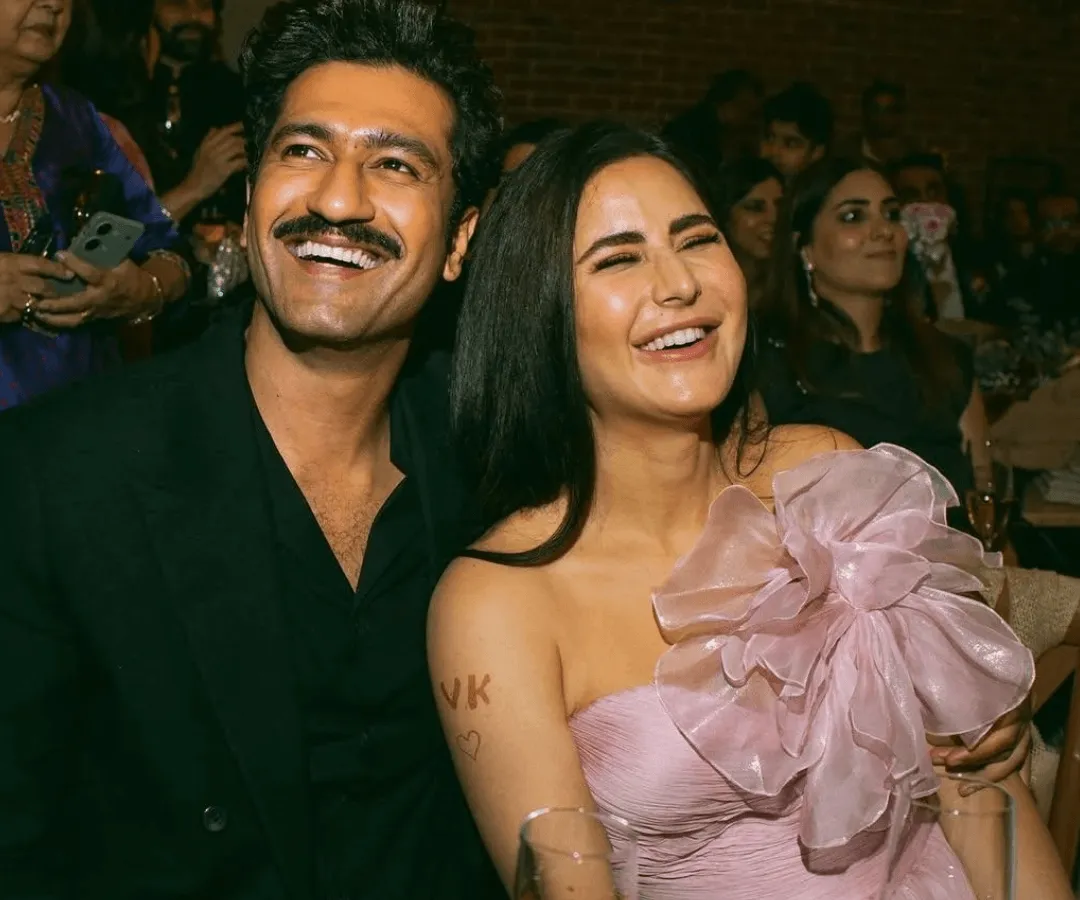 Vicky Kaushal and Katrina Kaif's picture goes viral from a friend's  wedding, netizens slam Katrina's changing "Botox" face - IBTimes India