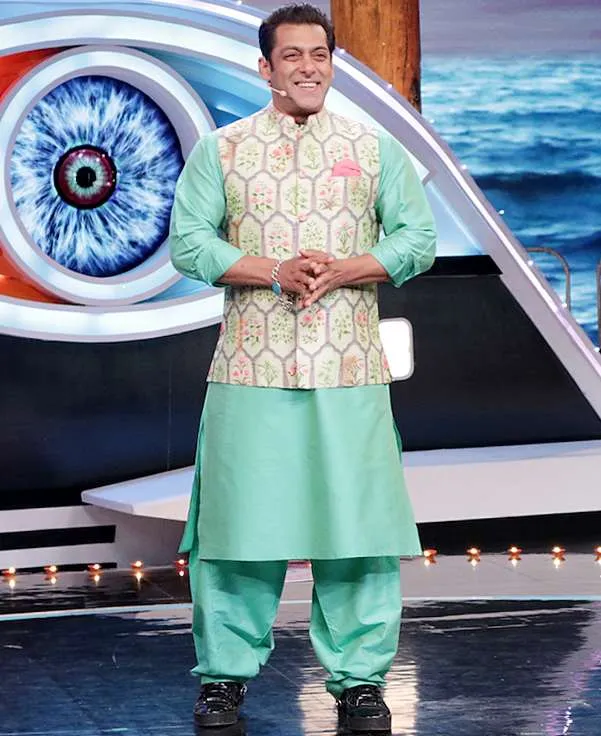 Salman Khan celebrates Diwali in Bigg Boss 12 with Hina Khan and Bharti  Singh. Check out inside pictures