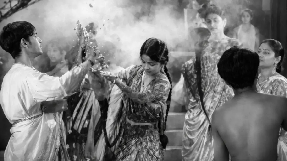 When did first Holi song appear in Bollywood film? Know about movie that  started the colourful trend | Entertainment News &ndash; India TV