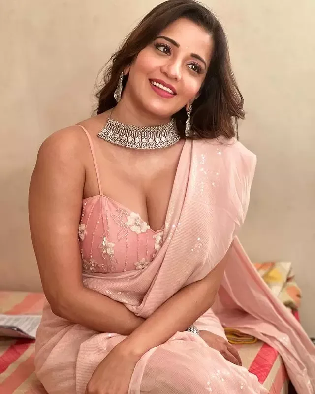 Monalisa Feels Sundar In Saree | Monalisa Feels Sundar In Saree