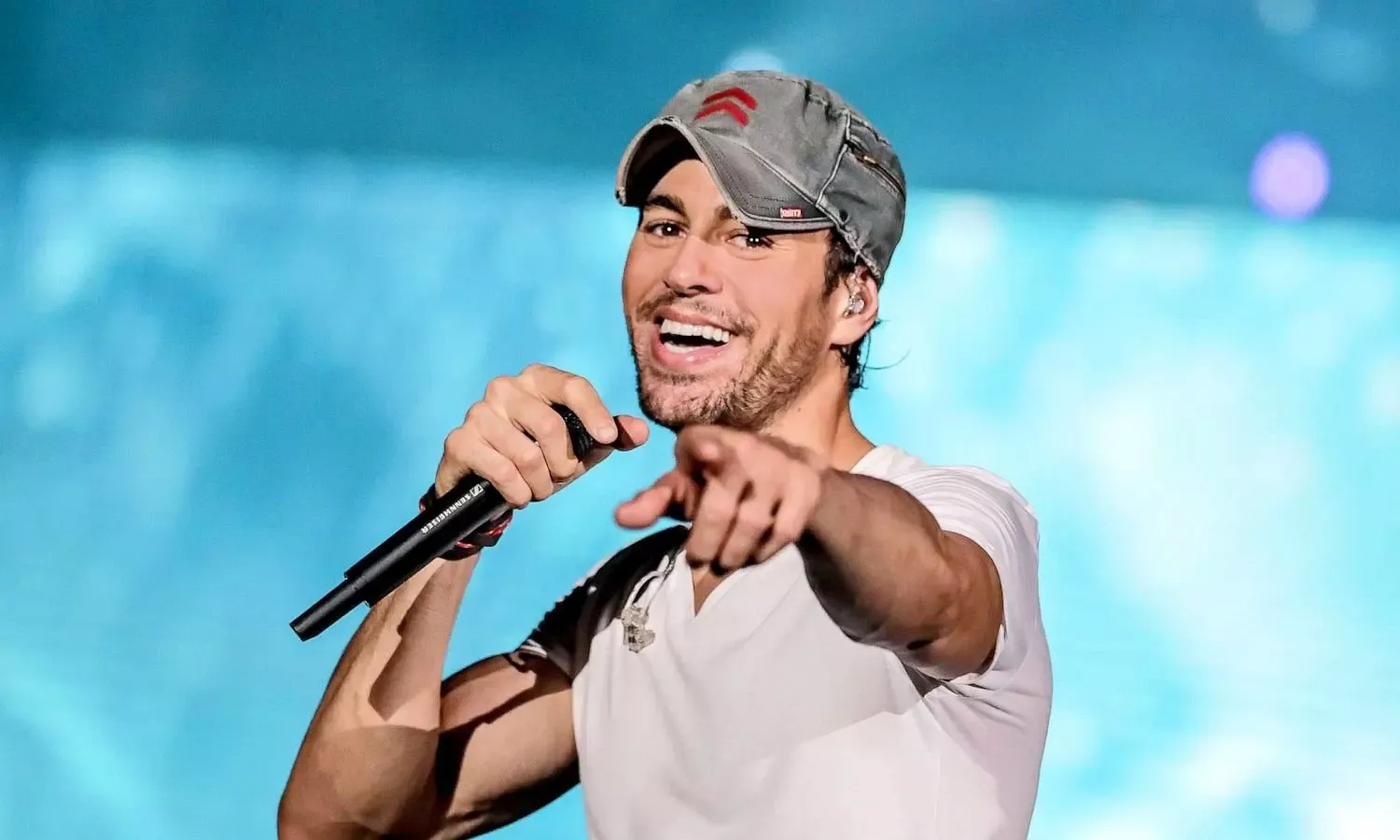 Enrique Iglesias Plans to Visit Taj Mahal: Source