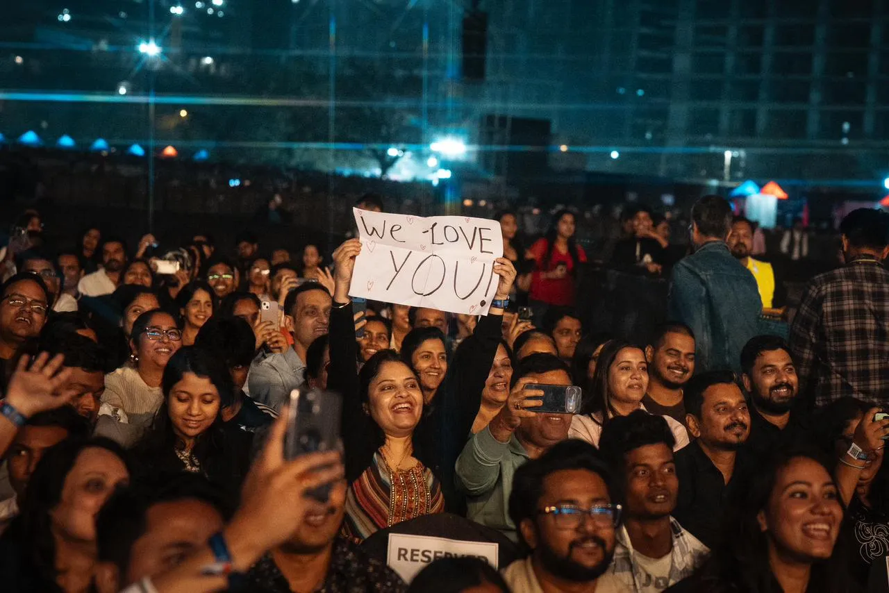 Sonu Nigam Paints Hyderabad Sky in Seven Colours