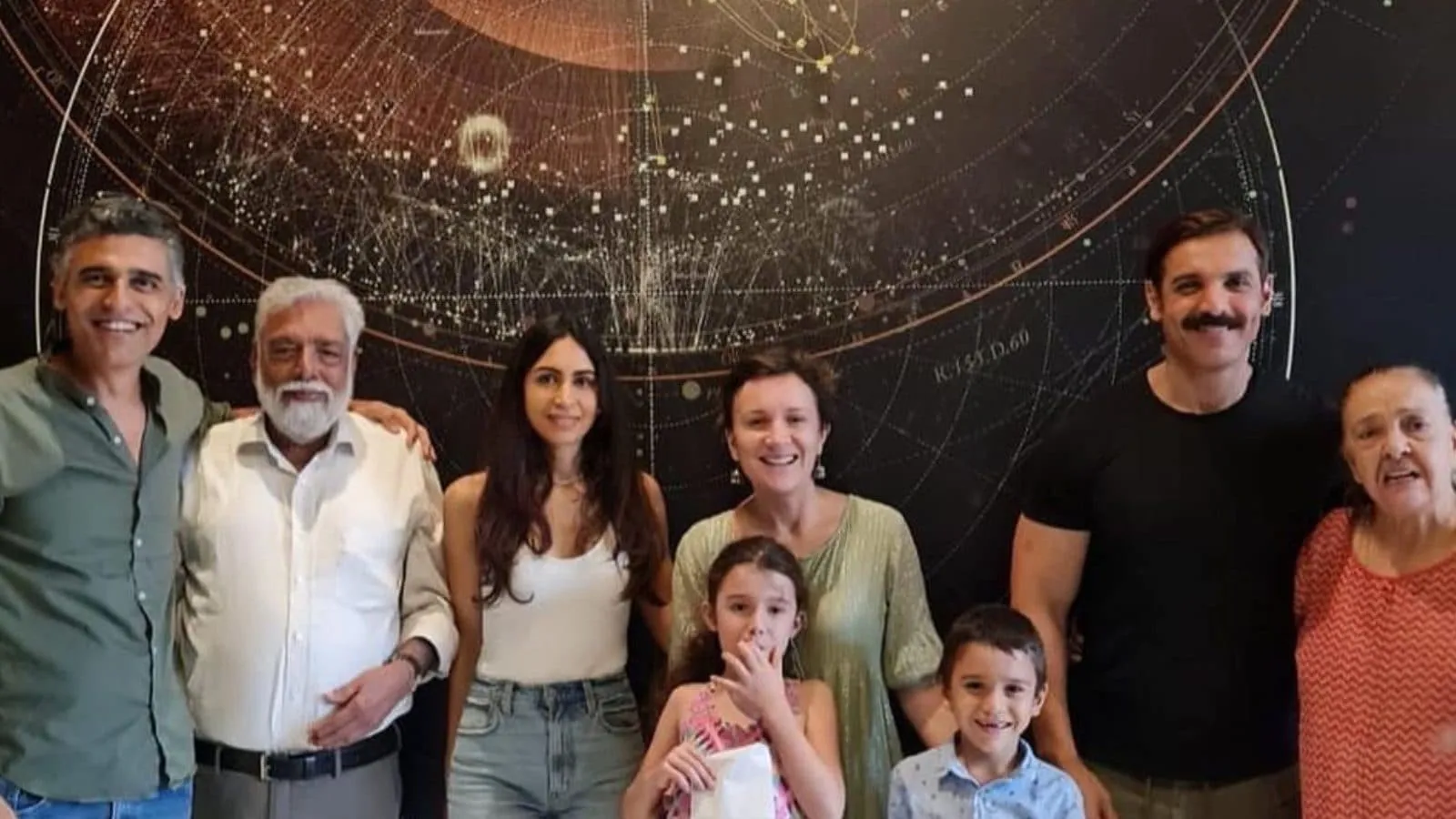 John Abraham Poses With Wife Priya Runchal, Parents in Rare Family Pic  Ahead of 2023, Take a Look | Movies News - News18