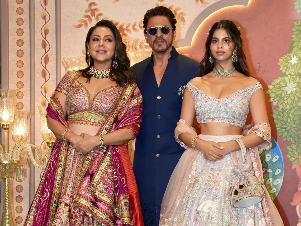 Shahrukh Khan, Gauri and Suhana Khan Dazzle in Stunning Attire at  Star-Studded Shubh Aashirwad ceremony | Lifestyle News - News18