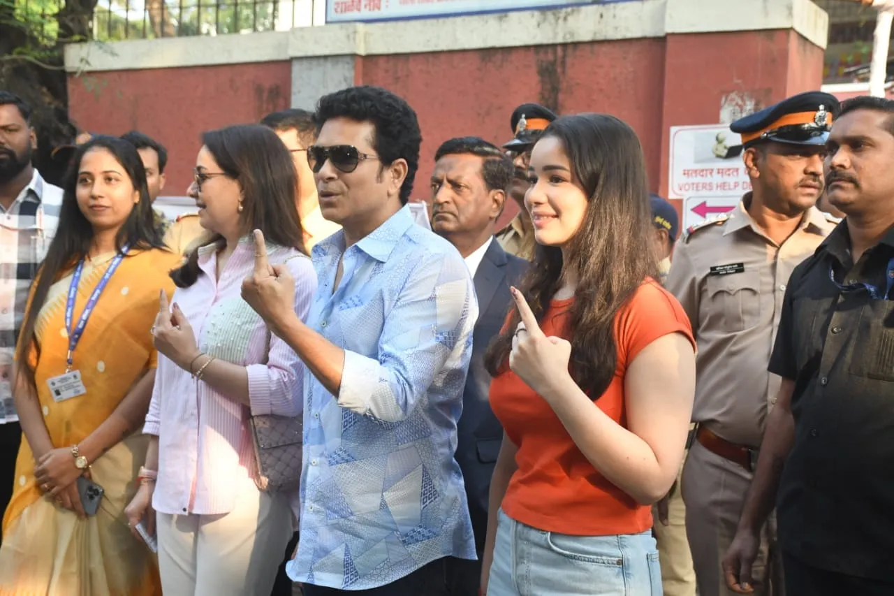 Sachin Tendulkar & Family Cast Vote In Mumbai, Urge People Of Maharashtra  To 'Come Out And Vote': Watch | Cricket News - News18