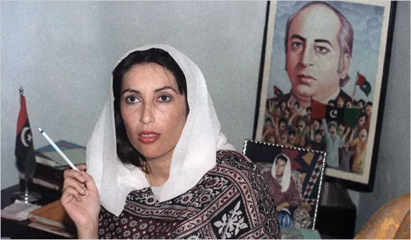 Benazir Bhutto, 54, Who Weathered Pakistan's Political Storm for 3 Decades,  Dies - The New York Times