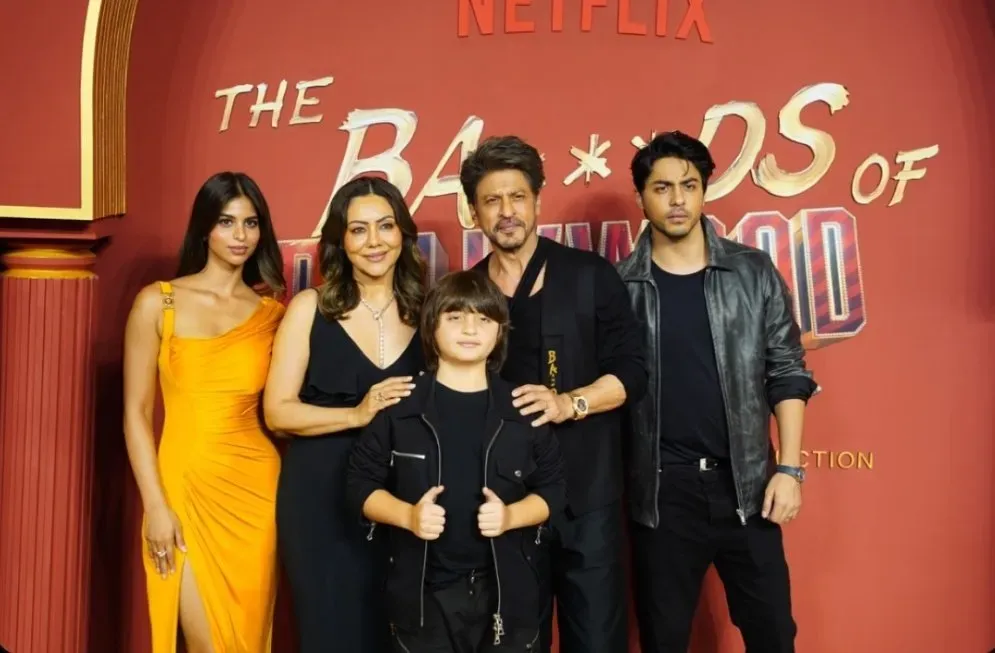 Aryan Khan Turns Heads At The Ba***ds Of Bollywood Premiere With Shah Rukh  Khan, Gauri, Suhana And AbRam | See Photos