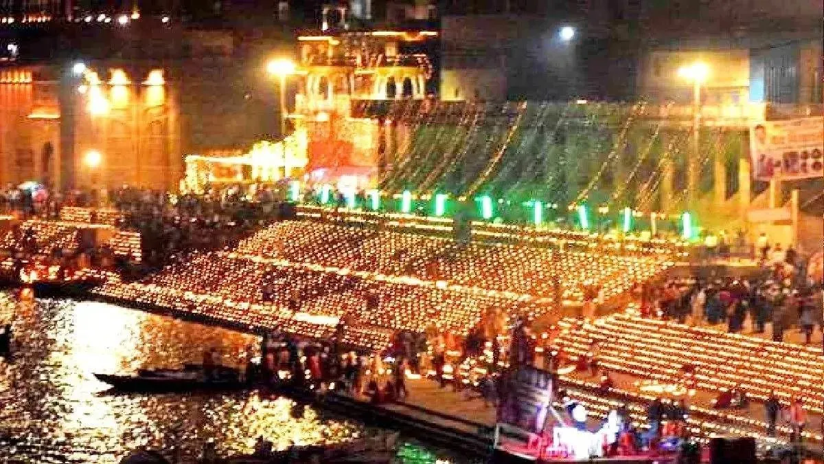 10 lakh earthen lamps will be lit in Kashi on Dev Deepawali, the festival of lights will begin with the blowing of conch shells.