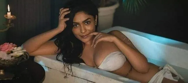 Mrunal Thakur 