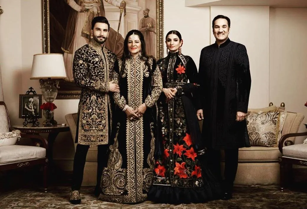 Ranveer Singh Twins With His Mother Anju Bhavnani In Black And Gold In His  Bangalore Reception