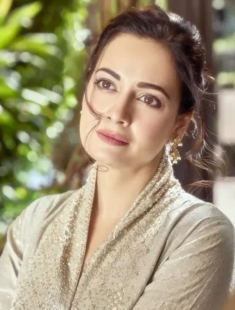 Dia Mirza, Born To A Christian Father And A Hindu Mother, Still Uses A Muslim Surname, Here's Why