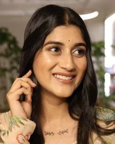 दीक्षा जोशी - तस्वीरें, वीडियो, जन्मदिन, ताज़ा खबरें, ऊँचाई (फ़ीट में) -  FilmiBeat