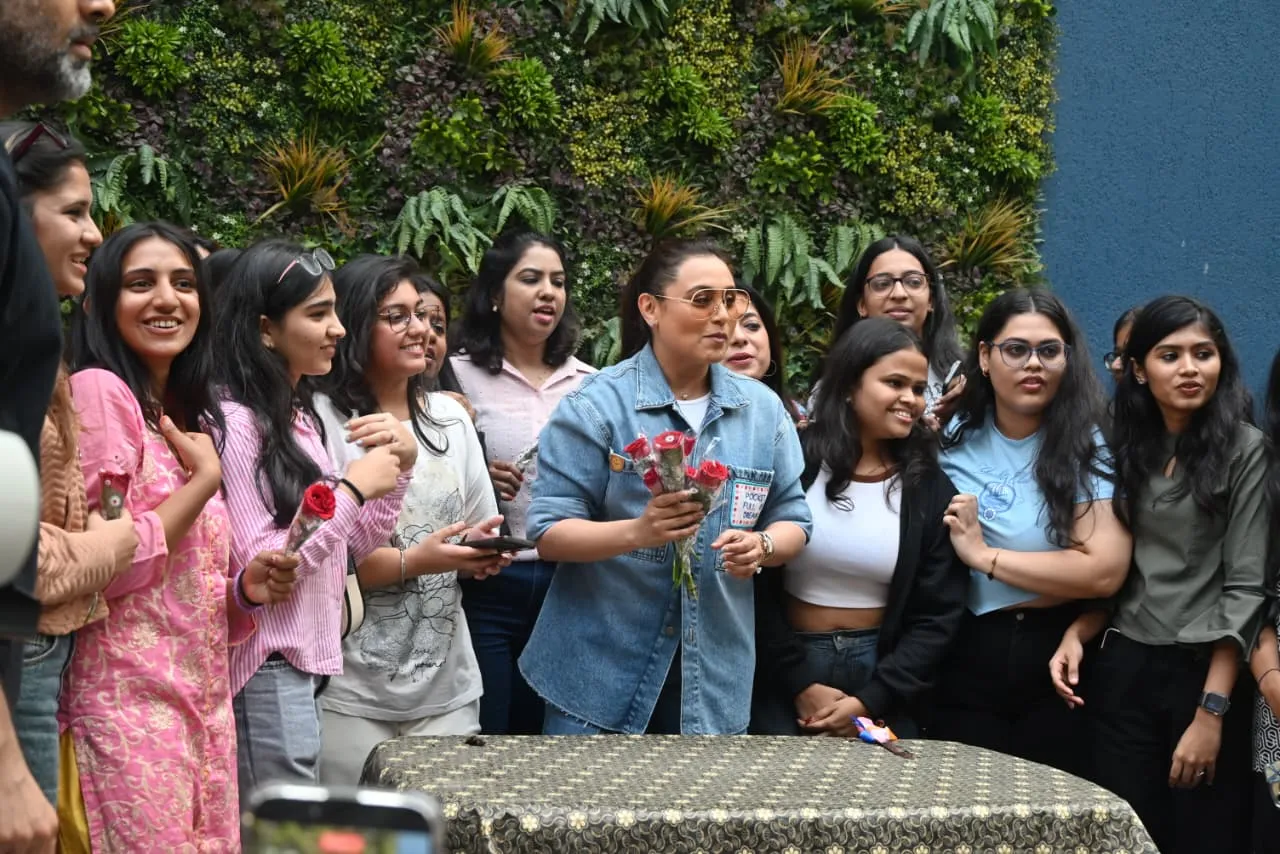 Mardaani 3 success: Rani Mukerji hosts fan evening, cuts cake. Pics - India  Today